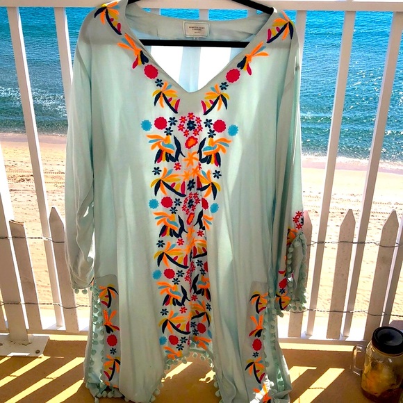 Romeo & Juliet Couture Other - Gorgezzzz coverup/beach dress
